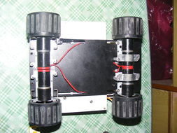 跨界創(chuàng)新 工程師打造太陽能驅(qū)動(dòng)、Wi-Fi與3G雙控的舵輪機(jī)器人